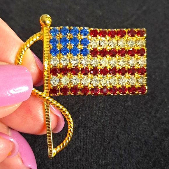 Enamel Crystal Rhinestone USA American Flag Patriotic Brooch - Picture 1 of 5